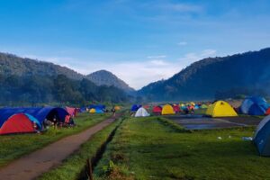 7 rekomendasi camping ground di pulau jawa: Ranca Upas