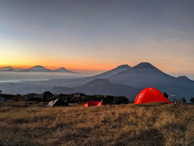 Camping di Gunung Prau